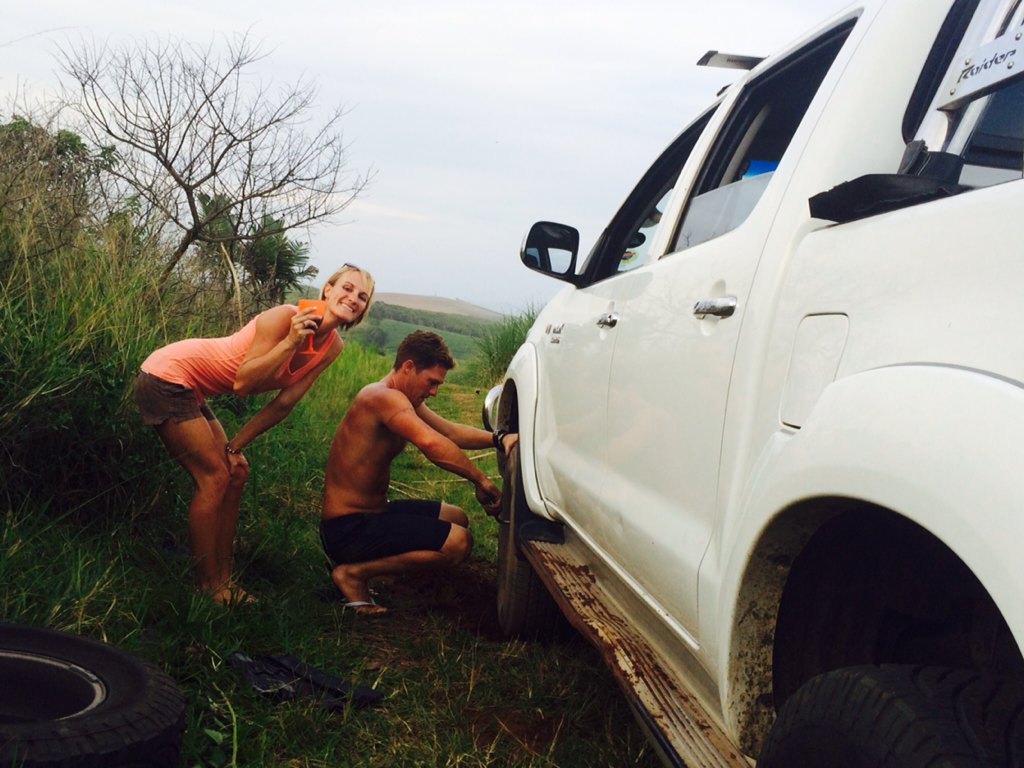 VikiBarselaar's tweet image. @powercouplesa Ladies, this is how you change a tyre in 5 minutes...#powercouplesa #dylandvix #doitright