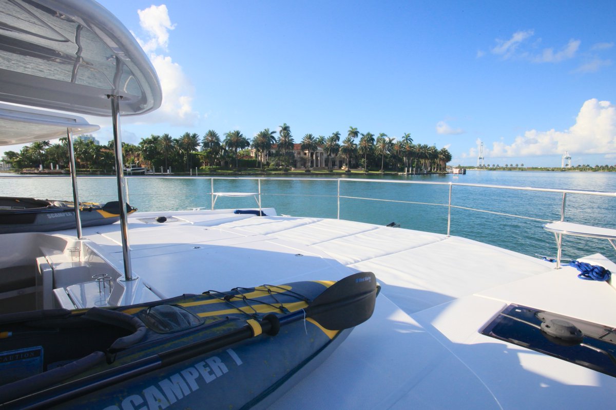 bahiacharters's tweet photo. Laissez Faire 51' anchored off Hibiscus Island in #MiamiBeach! #perfectday #boating #BahiaCharters https://t.co/LwDRJSG1nJ