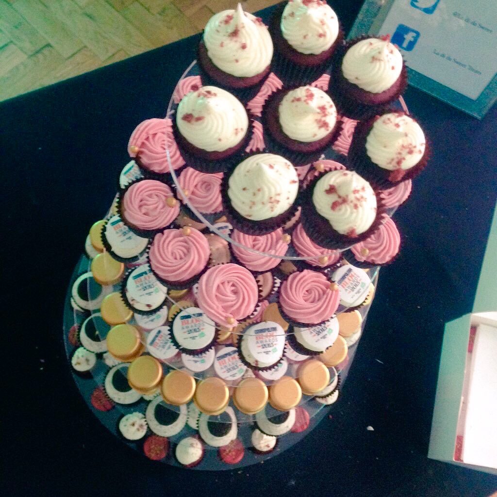 CosmopolitanUK's tweet image. BRB. We&apos;ve just eaten an Oreo cupcake from @LadidaSweet Have died and gone to heaven. 👼🏽 #cosmoblogawards