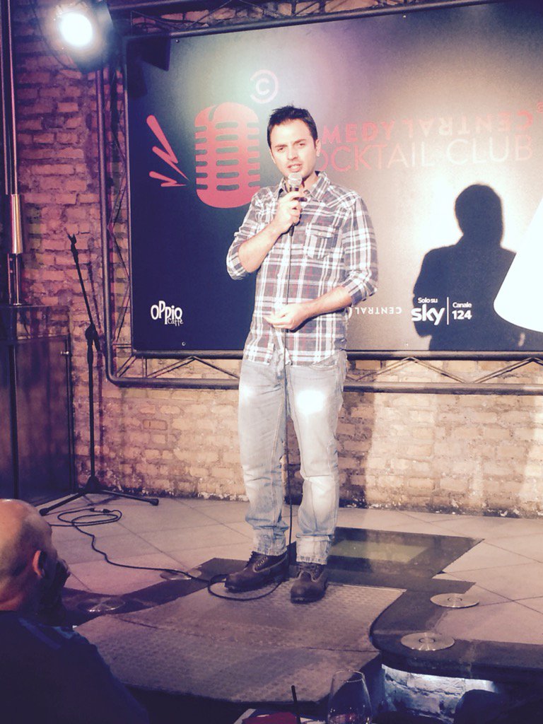 CocktailComedy's tweet photo. #michelecordaro "Qual'è il nesso tra #masturbazione e cecità?Io non lo vedo" #openmic #CocktailComedy #standup #roma https://t.co/R2fUTwUAio