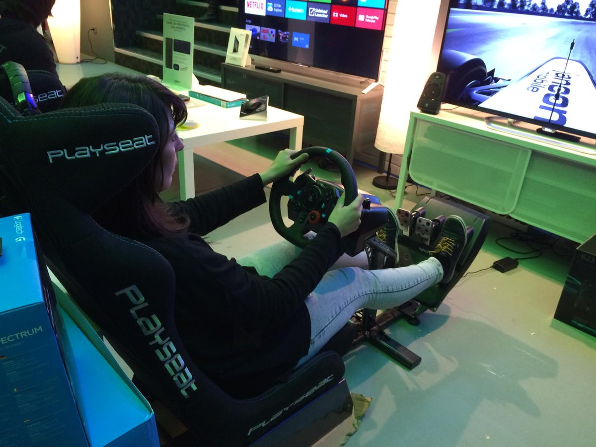 ra_kel84's tweet photo. #logitechxataka drive! https://t.co/RtXraW1Vqm