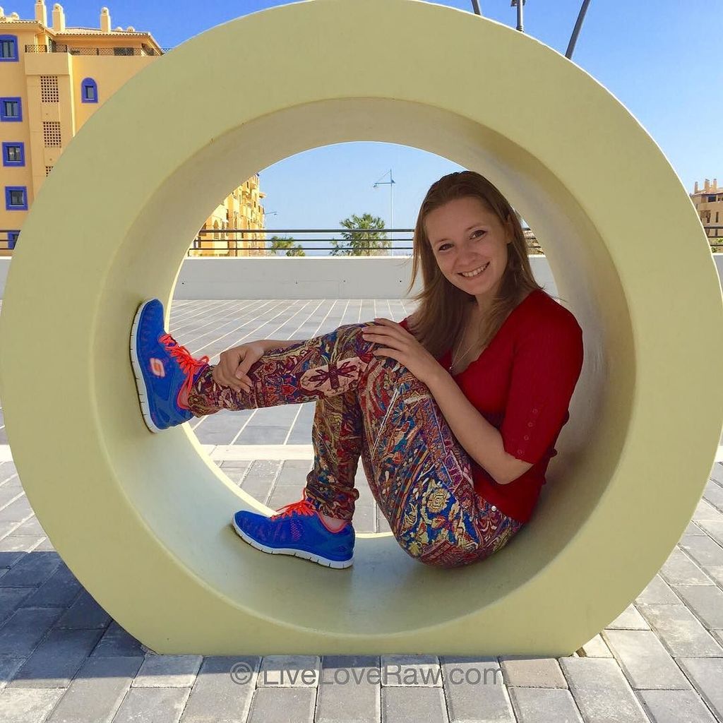 The_UGC_Queen's tweet image. Quite often I&apos;m like a cat: &quot;if it fits - I sits&quot; lol 😂 #beingrandom