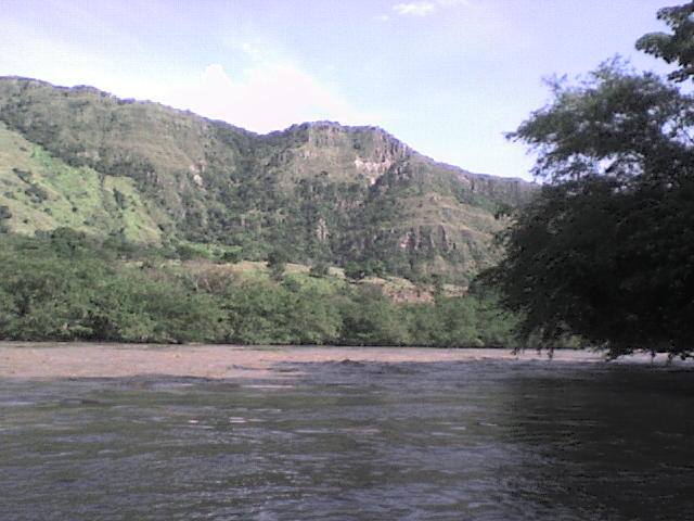 Colorful scenery on the edge of the #MagdalenaRiver, wonders of #Honda an #Ecotrek destination.