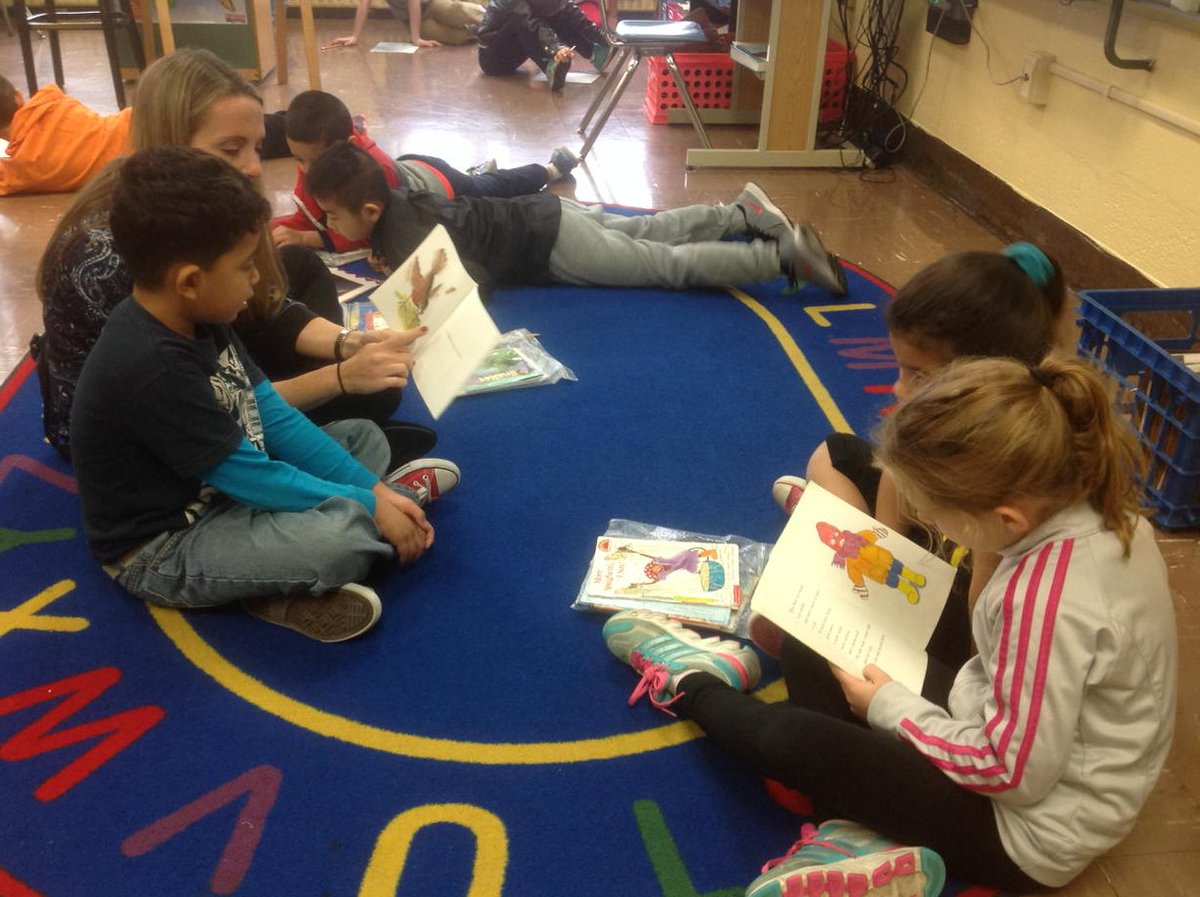 Enl students buddy reading in room102!
