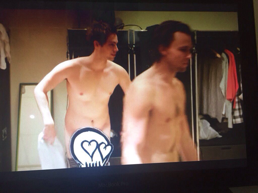 GhostOfGabbi's tweet photo. I NEED HOLY WATER!!!!!!
#nudesos 
#MTVStars 5 Seconds of Summer https://t.co/O4xCdgNOa2