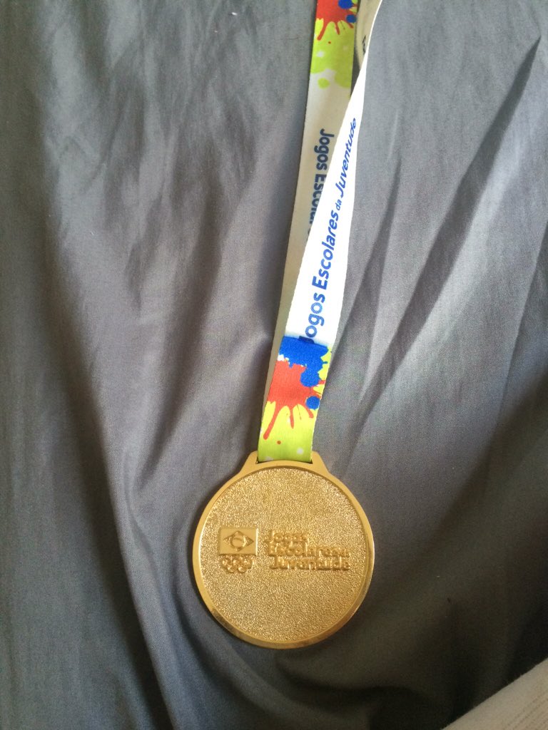 leticia_rbp's tweet image. #IssoÉOuroNoJEJ eu fui jogar volei pelo meu colégio aí, e ganhamossss @LucasRanngel