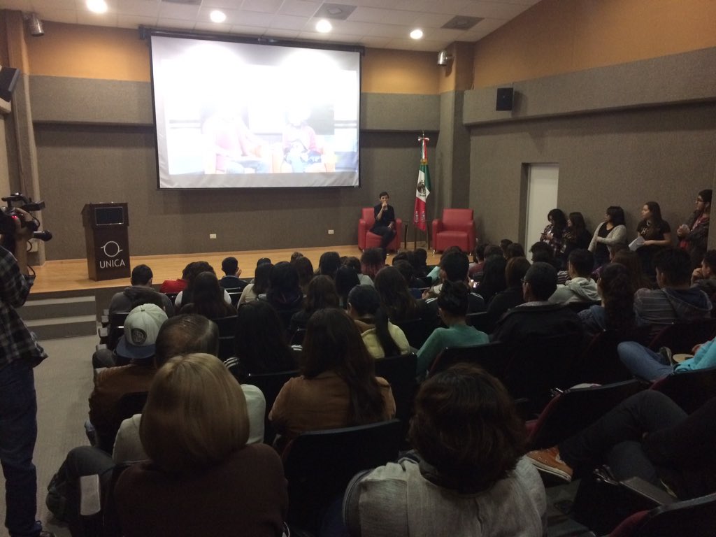 cesartrujillop's tweet photo. Conferencia "Una mujer invencible" @SoyKarlaLuna en @UNICAmty #Monterrey https://t.co/0x69hsqriE