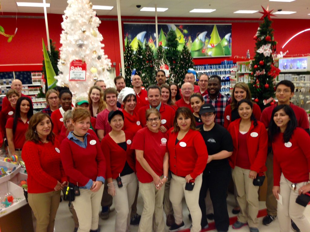 #GreatTeam #HolidaysareHere <a href="/KristenMaskell/">Kristen Maskell</a> <a href="/NestorAndino1/">Nestor Andino</a> <a href="/SextonRob/">Rob Sexton</a> <a href="/wmwwheels/">Whitney Mrozinski</a> <a href="/samshah21/">Samir Shah</a> @NikoGonzo122