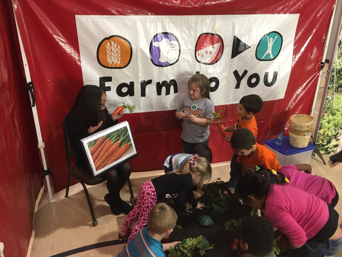 valliantffa's tweet photo. FFA members educating Elementary students about food and how nutritious it is! #vffa #farmtoyou #okffa #amplifyffa https://t.co/qFVWN210mx