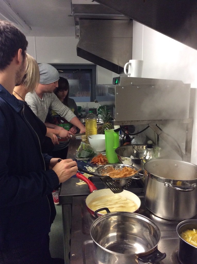 Carlie_YMCA's tweet photo. Preparing Traditional #Welsh Cawl 2nite for our special guest from #czechrepublic. #SmellingDelicious https://t.co/Uydmv0jIYL