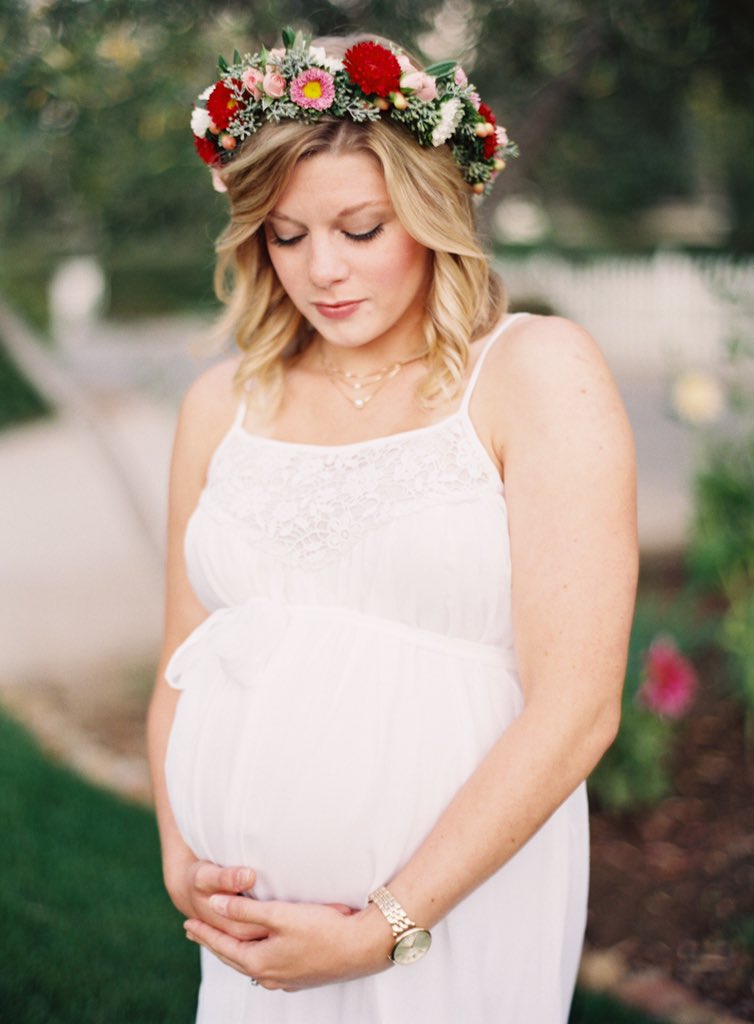 dhonea's tweet photo. This beautiful momma and her sweet family are featured on @thefountcollective today!! What an honor. https://t.co/ZalwyBrY0N