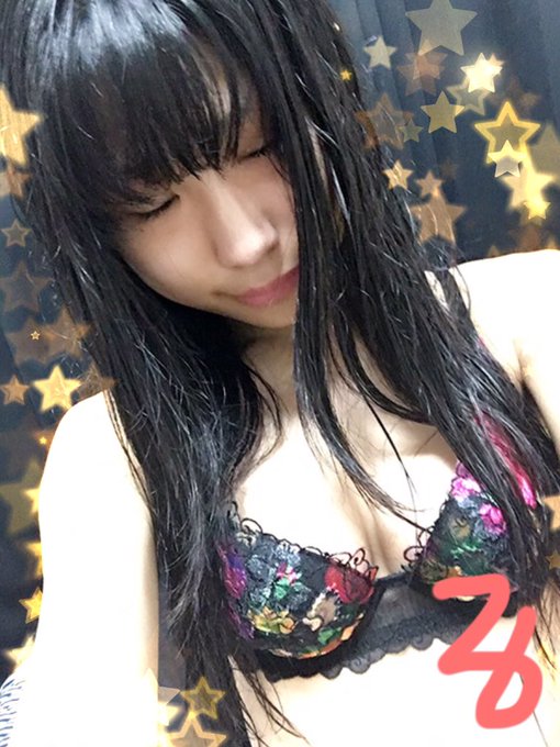 お風呂上がりん  乾燥がとっても酷くてるなカサカサカサカサカサカサカサカサー｡ﾟ(｡pдq｡)ﾟ｡  この化粧品、とっても優秀&hearts; https://t.co/EYgYwfpZOE