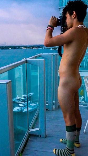 whtweloveabout's tweet photo. Nakedness https://t.co/1ocImmKBXY