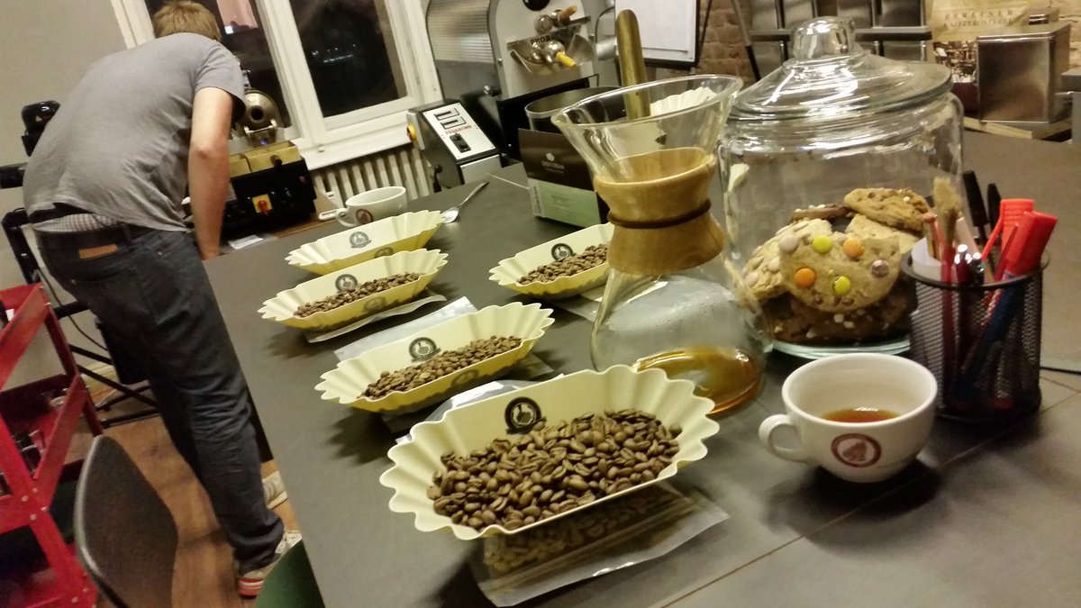 manuecamacho's tweet image. Preparing @SustHarv Relationship Coffees for tomorrows #tastify workshop at BSOC #berlin #relationshipcoffee