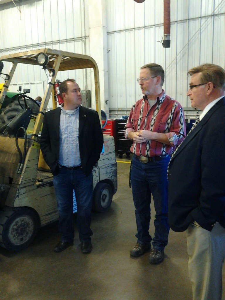 RepChrisSwede's tweet image. At @MinnesotaWest Canby electrical/diesel training facility. Solid program, great facility, proud community. #tbt