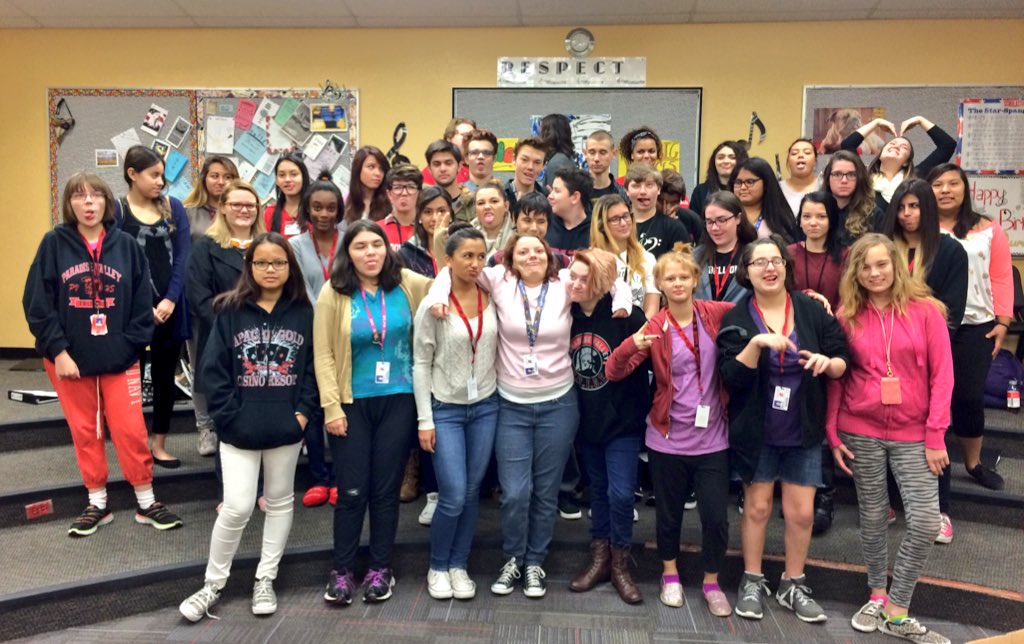 One big happy family💙🎤