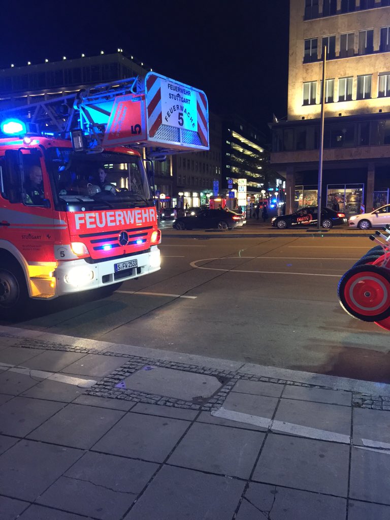 Da scheint was größeres im S-Bahn Bereich vom Stuttgarter HBF passiert zu sein.#stuttgart #hbf #feuerwehr #rettung