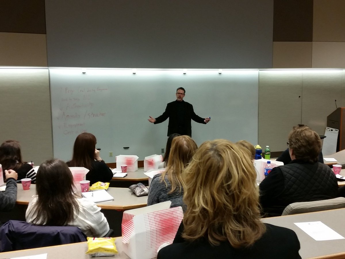 DirProgramsCIC's tweet photo. @DeanHyers speaking to @CIA_BA about driving meaningful meetings #baot #soldout https://t.co/tb2EsrNc4H