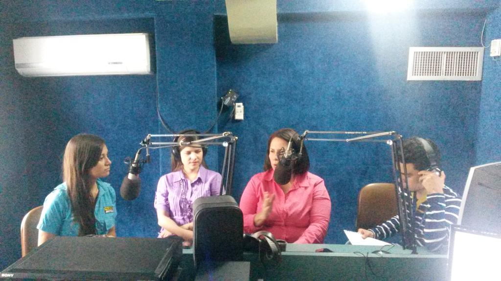 RebaZambrano's tweet photo. Gracias @Enred2cero de @979ulafm por la oportunidad de comunicar nuestro mensaje de cambio a los trujillanos #6D https://t.co/XhucRYGw6T