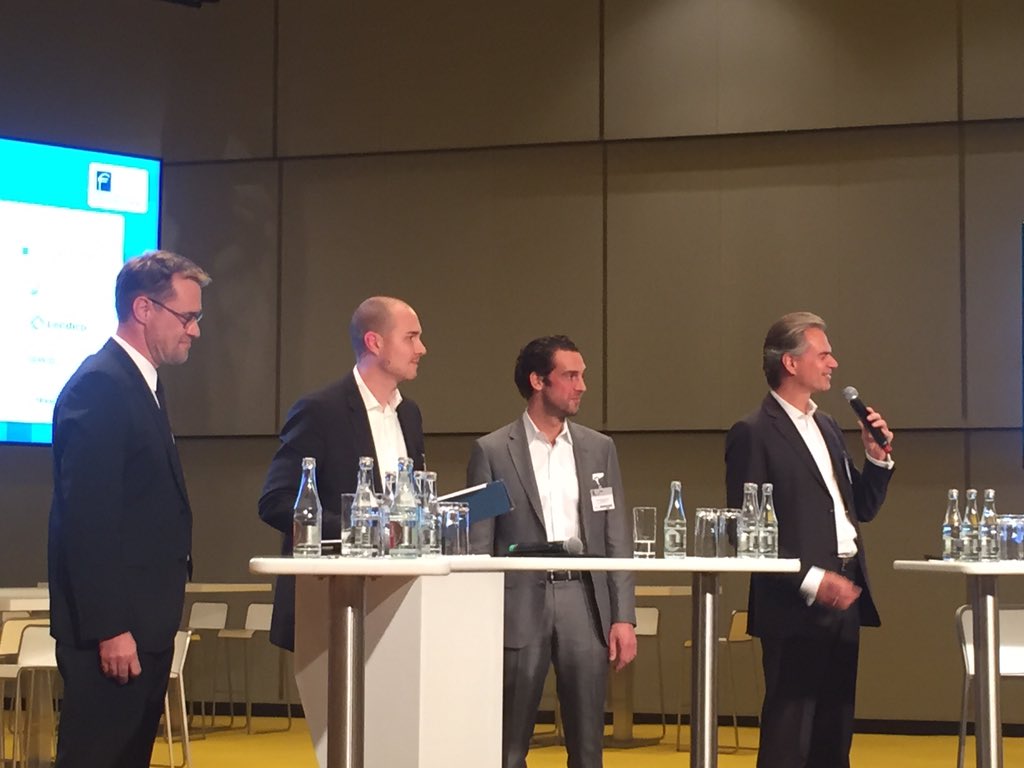 Moneyfarm_DE's tweet photo. Congrats to @UnitedSignals for winning the business angle award at #efintech15 !! https://t.co/uqdvnkU8o2