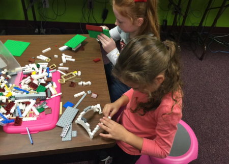 Makerspaces_com's tweet photo. Elementary #Makerspace at @WalnutCreekAISD.  Challenges were presented.  The Makers had to design a solution. #STEM https://t.co/BqIO5Kdrpc