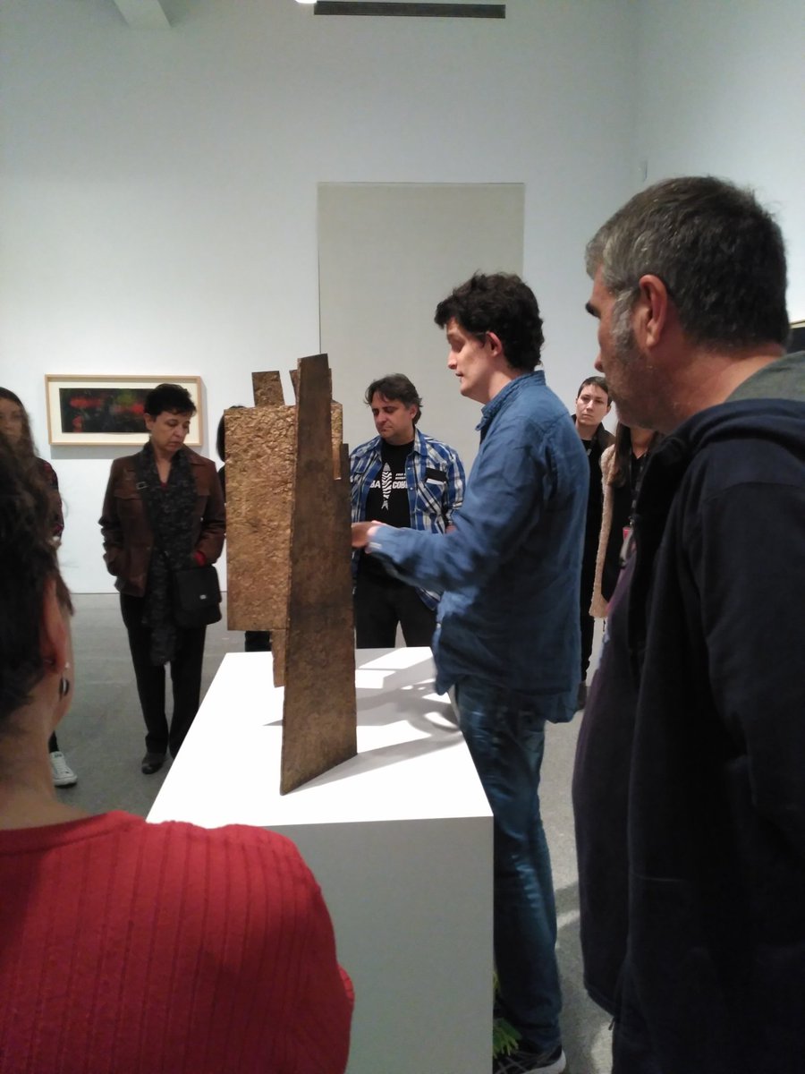 RT <a href="/UnOjoParaelArte/">Un Ojo Para el Arte</a>: #vistoynovisto <a href="/asier_vazquez/">Asier Vázquez</a> haciendo sonar "el peine del viento" en  <a href="/museoreinasofia/">Museo Reina Sofía</a>