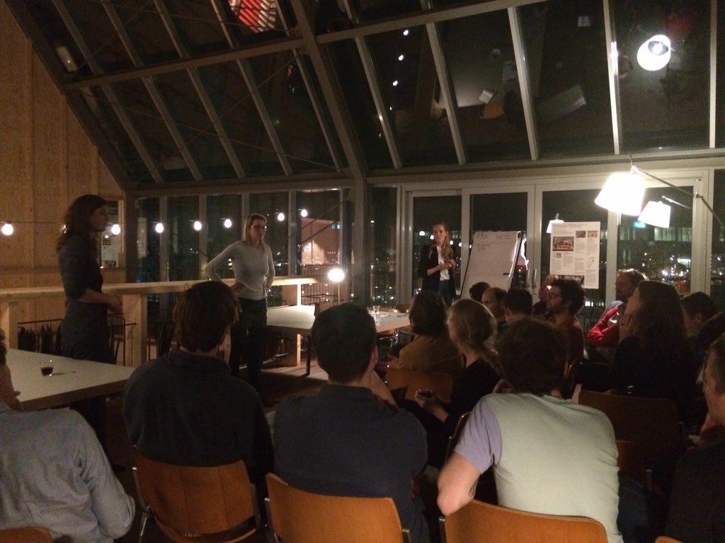 Goeie roasting deze editie hoor! Niemand houdt zich in. Straks de Build-Up! #TheRoast