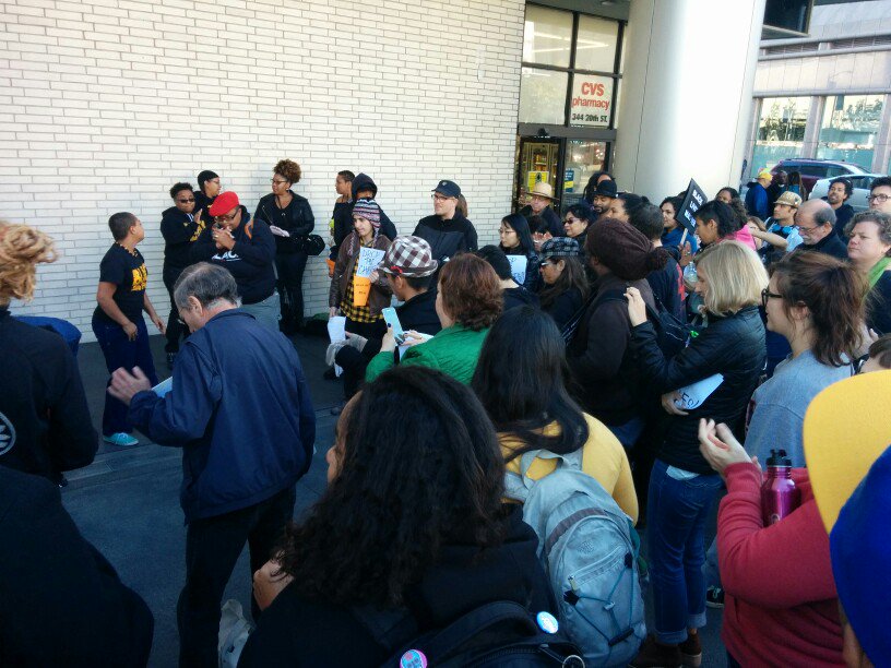 Rally ends w/Assata chant. Now heading into <a href="/SFBART/">BART</a> mtg to demand ... tmi.me/1falCw