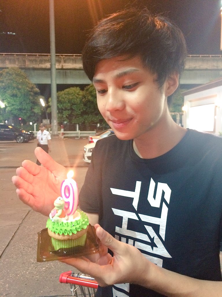 bala_Bomb's tweet photo. เค้กวันเกิดของธิติ https://t.co/O5OTOGQau9