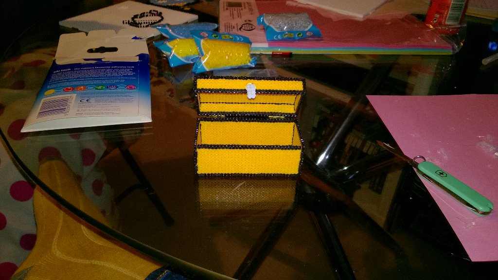 WiseBeadz's tweet photo. 3D Minecraft chest we re made  #pixelart #Minecraft #8bit #hamabeads #hamaart #art #perlerbeads #wisebeadz https://t.co/0lQnZNPb7W