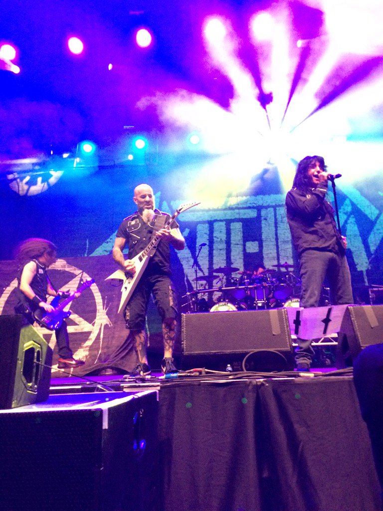 tattoosmadrid's tweet photo. Last Saturday #Anthrax in the front row 🤘🏻😝 #Ludwigsburg #Germany  pure fucking thrash👊🏼!!!! https://t.co/eLivWYPkj1