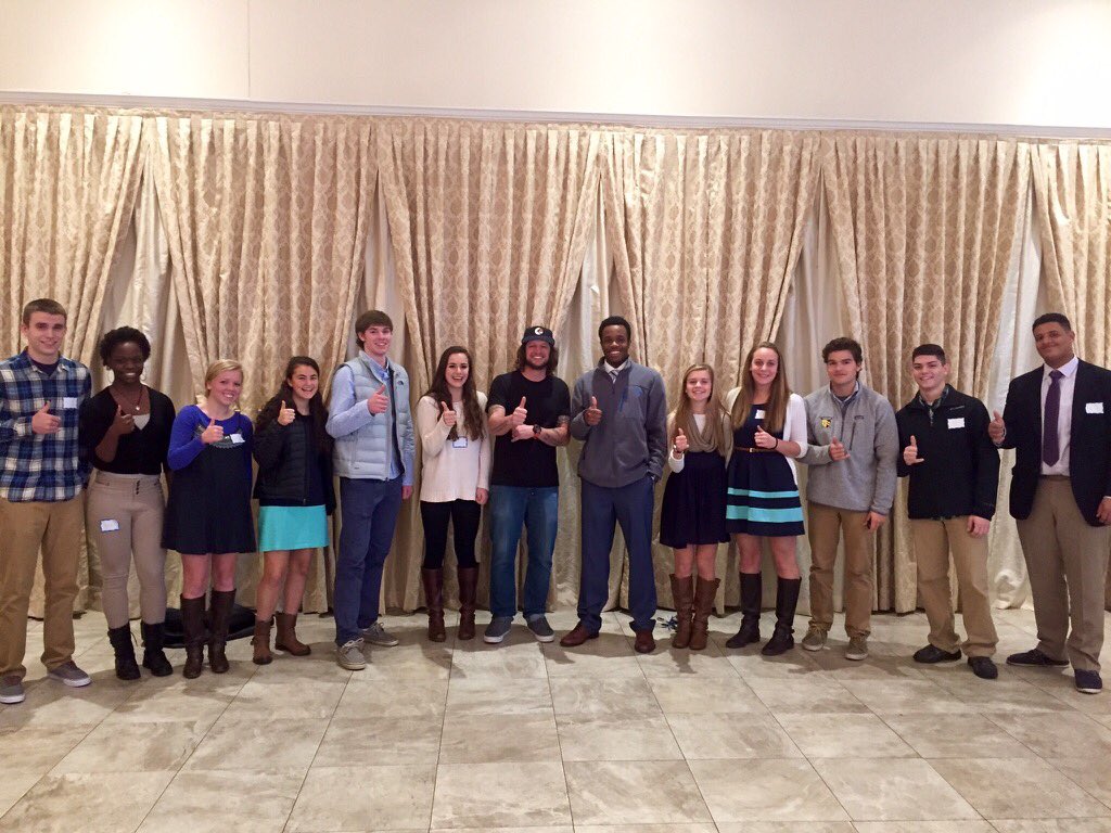 SimsburyAD's tweet photo. Our Trojans get a group shot with today's keynote speaker Mike Smith! @mikesmithlive https://t.co/YPoo5EgNQt