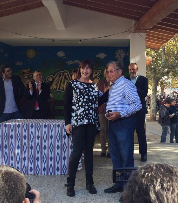 Can_Company's tweet photo. De nuevo los cerdos negros de @Can_Company han salido premiados en el @dijousbo. Primer verro y primera cerda. 🏆🏆 https://t.co/dnyCD5GfhH