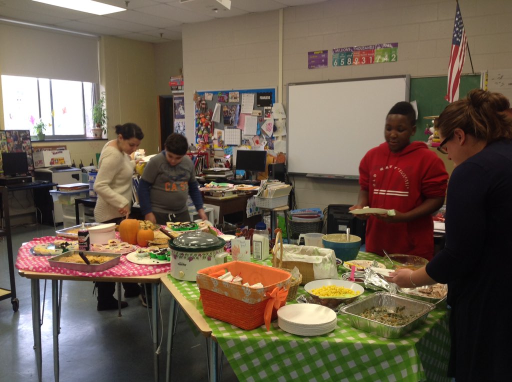 SMS_ADM's tweet image. Students in Ms. Donovan's, Ms. Taylor's, and Ms. Christensen's classes hosted a Thanksgiving feast for staff!