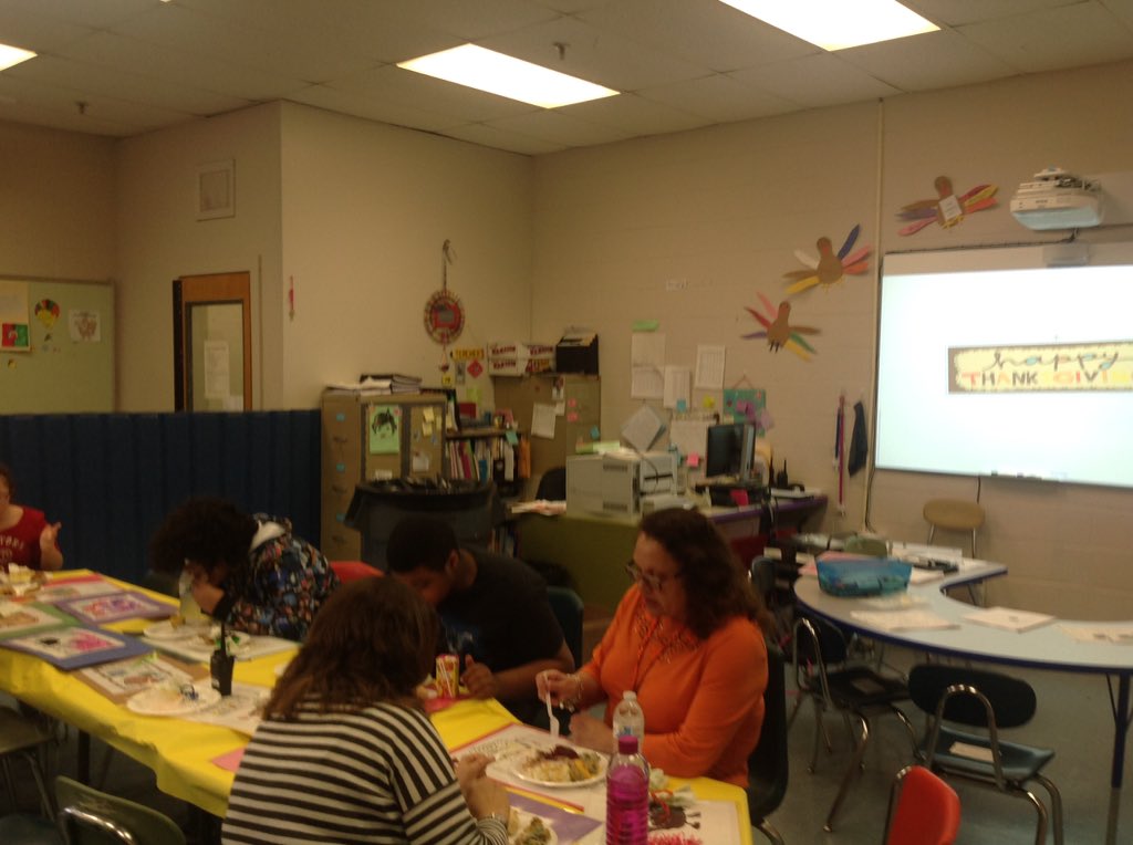 SMS_ADM's tweet image. Students in Ms. Donovan's, Ms. Taylor's, and Ms. Christensen's classes hosted a Thanksgiving feast for staff!