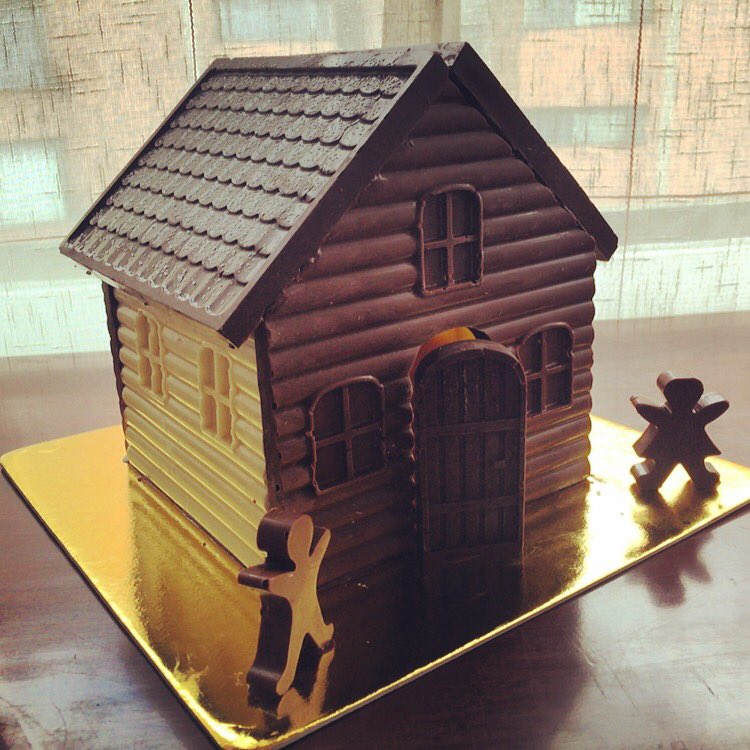180bakery's tweet photo. Casa de chocolate! #chocolate #christmas #christmasgift #regalo #navidad #casadechocolate #diciembre #pasteleria https://t.co/hMMiaDVYWn