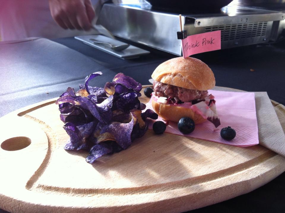 This pink burger is a real delirium of the senses, absolutely delicious!