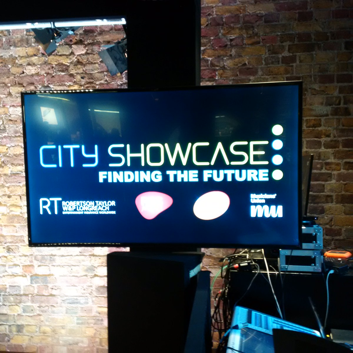 RapierConcepts's tweet image. Another amazing performance, this time by #JoeJury at Apple, Covent Gdn. #FindingTheFuture