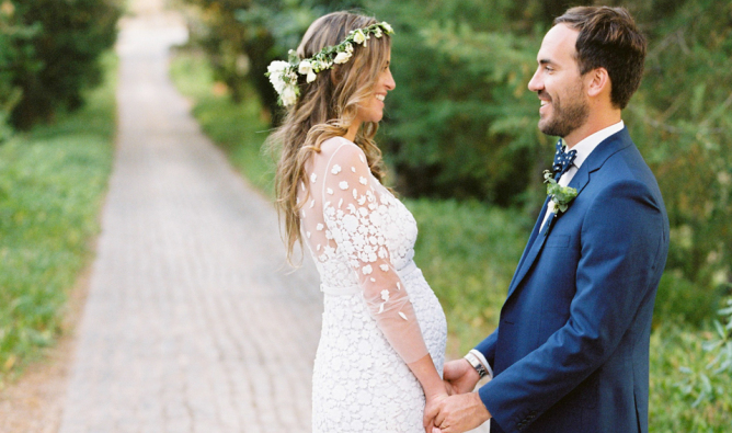stylemepretty's tweet photo. This sweet boho #bride &amp; mama-to-be is positively glowing! https://t.co/ucSBki5UtM @LoveIMFColor https://t.co/YRyyp5I0FD