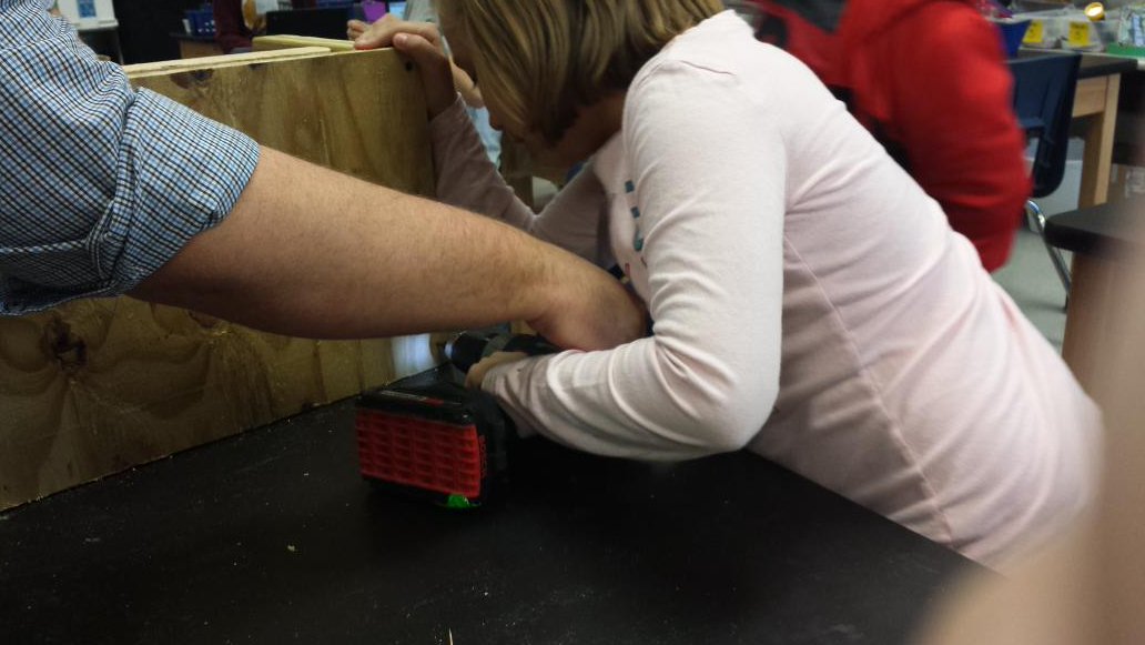 GESSTEMLAB's tweet photo. @CAOKarenKY 3rd-5th grdrs build stepstools for primary classroom sinks! #engineering #designbuildtest #fillaneed https://t.co/OxHsXSzws3