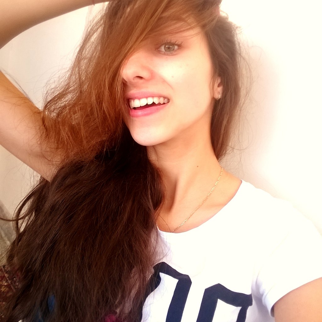 CvetinaPetrova's tweet photo. Booorreeeddd #tomorrow #is #Friday #yes #hate #school #want #to #be #on #the #moon blaah 🌙😁😁 https://t.co/8YrgiXzJYQ