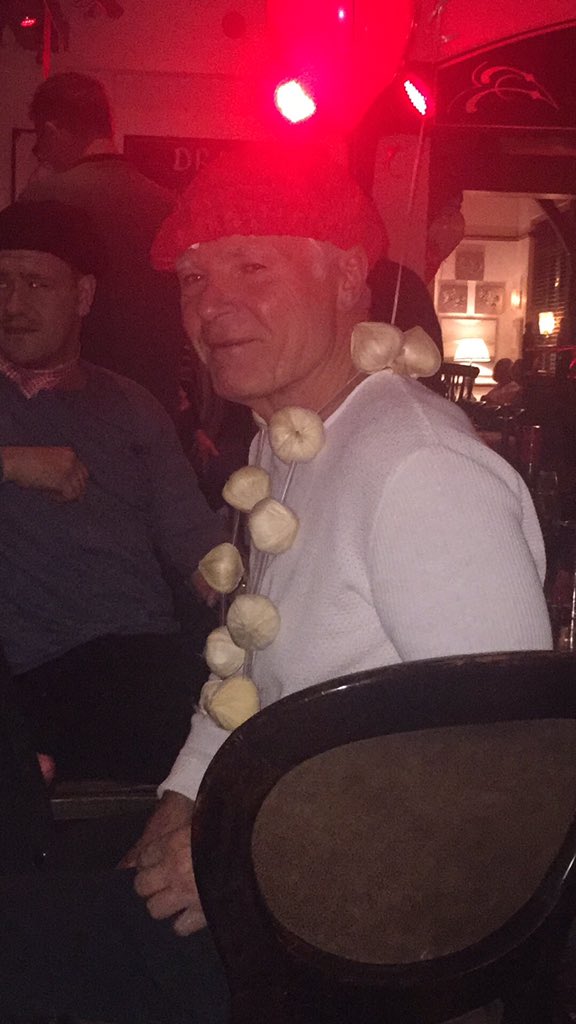 JobbersRest's tweet image. 1 bottle, 2 bottle, 3 bottle, 4...
#BeaujolaisDay #BeaujolaisNouveau #essexpub #goodfood @UpminsterInfo