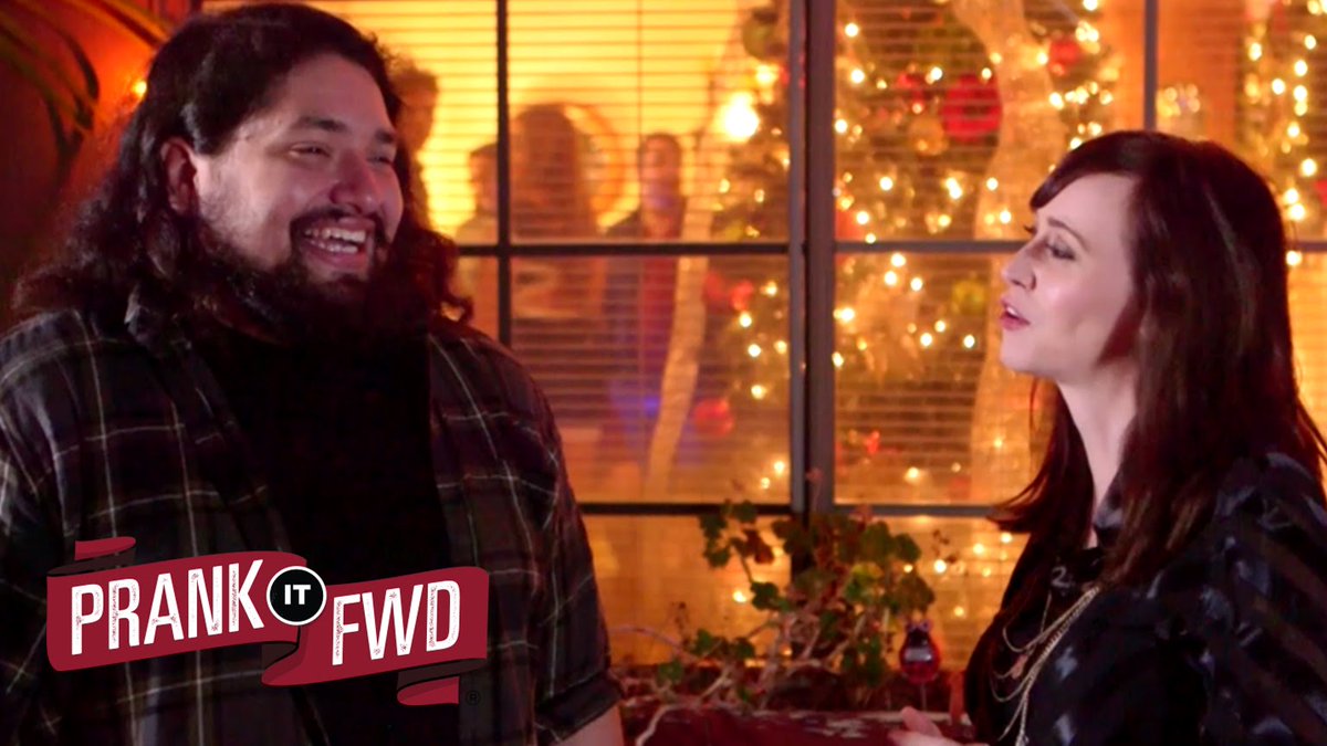 Buzz_Trendy's tweet photo. VIDEO: Christmas Comes Early! – Prank It Forward https://t.co/au0dNFdnjd #Videos #BreakVideos https://t.co/t8aFVp4o9q