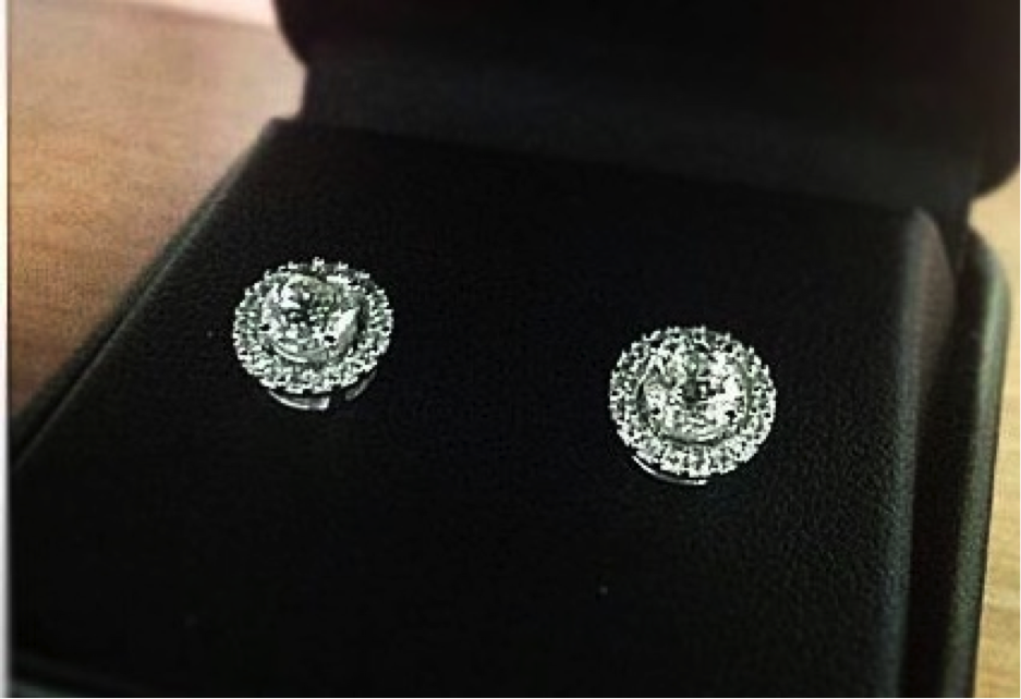 cwdiamonds's tweet photo. Jazz up her #diamond stud earrings with a set of #diamond halo jackets! #GiftIdea https://t.co/tRYiF1J6Vr