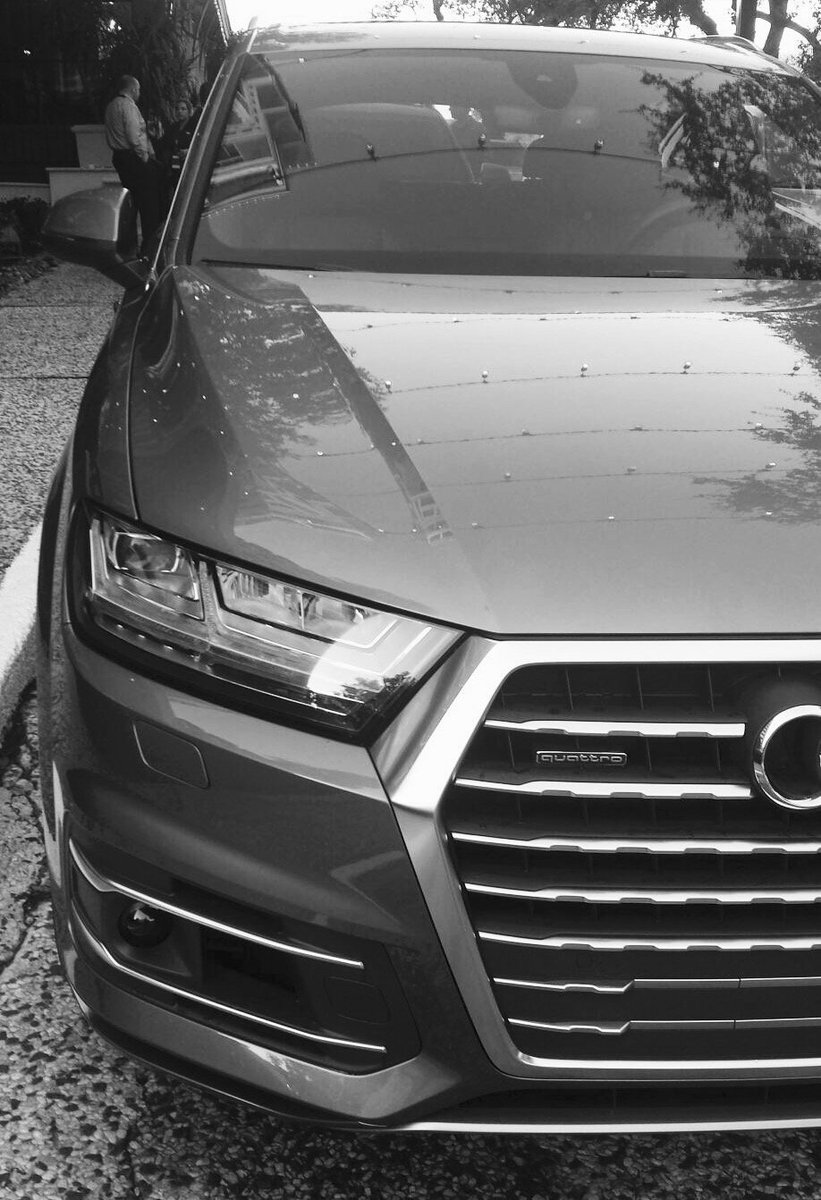 KeyesAudi's tweet image. Our #team is learning all about the new #AudiQ7!