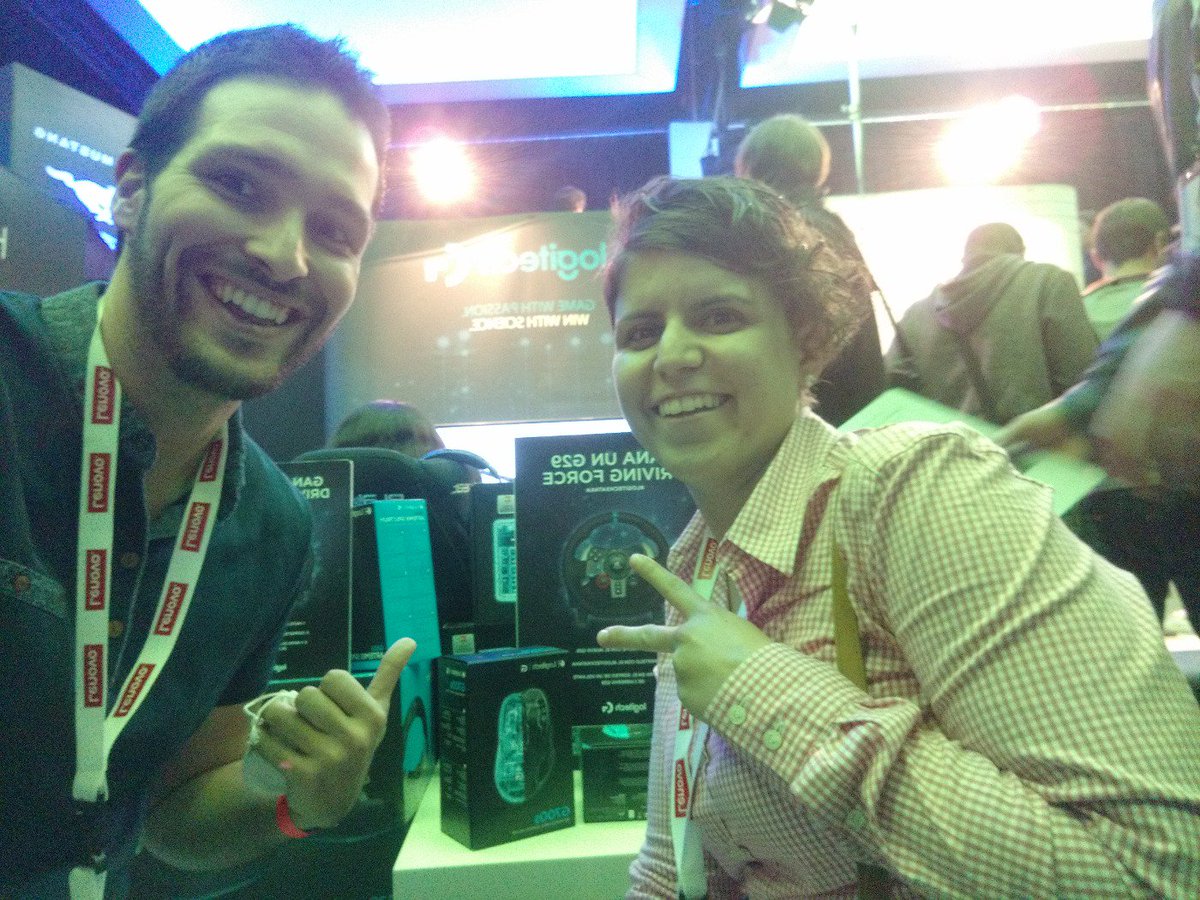 FranGarciaPolo's tweet photo. #LogitechXataka conduciendo como si estuvieras en un f1, MARIA ACELERA! https://t.co/W7TGJKiC8N