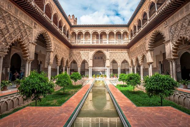 ReallyDiscover's tweet photo. #Seville is in the list, but all #Andalucia could be a nice during a trip in the winter https://t.co/FNqMHMolan https://t.co/csq4ia2nCO