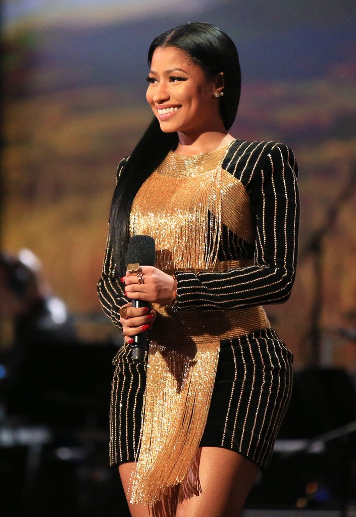 Nicki minaj wore a balmain pre fall 2015 black and gold dress at
