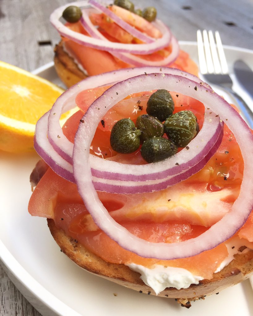 InspiredSpoons's tweet photo. Waiting for there to be a bagel emoji so I can abuse it 🍞🍅🍞 #brunch #bagelporn https://t.co/rB8SvWyhVp