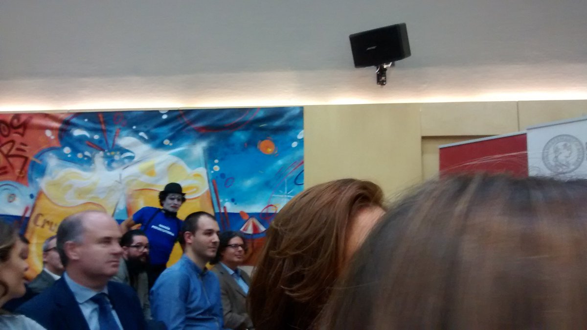 jqncarrascosa's tweet photo. Alguien se ha colado en la gala. Por lo.visto con manía persecutorias
.cuidadin @premiosagripina #acp15 https://t.co/lvjJhMcaZt